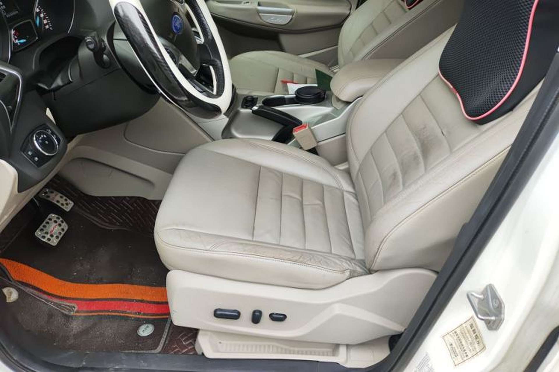 Used Ford Kuga 2013 2.0L GTDi Four-Wheel-Drive Sport Model Left Front Seat