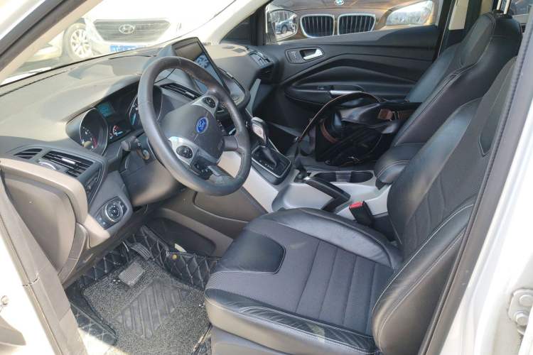 Used Ford Kuga 2013 1.6L GTDi Two-Wheel-Drive Trend Model Left Front Seat