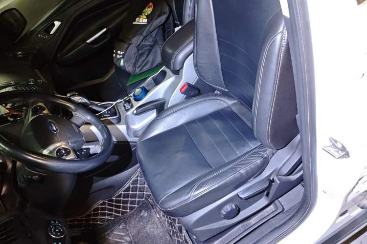 Used Ford Kuga 2013 1.6L GTDi Two-Wheel-Drive Trend Model Left Front Seat