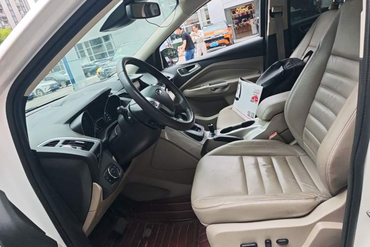 Used Ford Kuga 2013 2.0L GTDi Four-Wheel-Drive Sport Model Left Front Seat