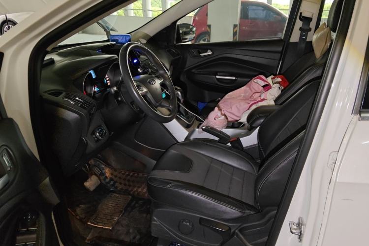 Used Ford Kuga 2013 1.6L GTDi Two-Wheel-Drive Trend Model Left Front Seat