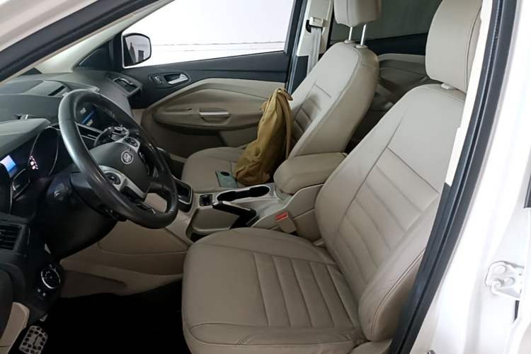 Used Ford Kuga 2013 2.0L GTDi Four-Wheel-Drive Sport Model Left Front Seat