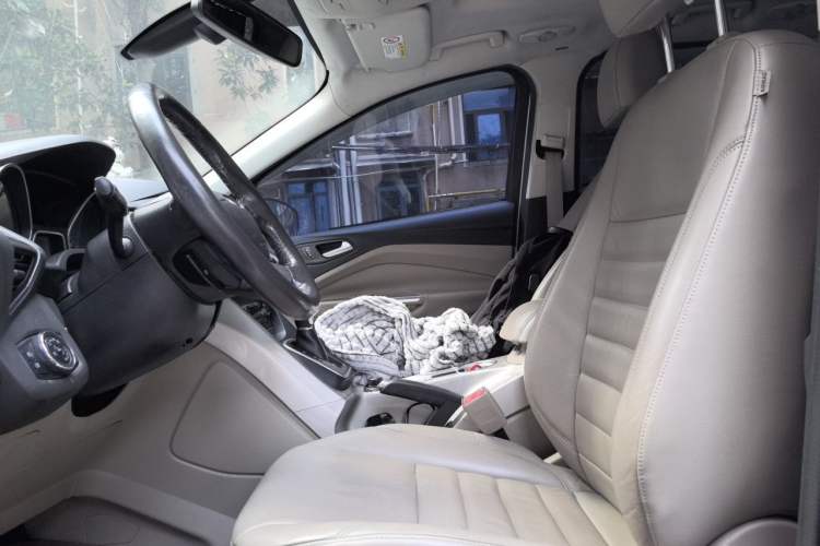Used Ford Kuga 2013 2.0L GTDi Four-Wheel-Drive Elite Model Left Front Seat