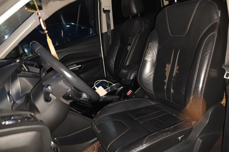 Used Ford Kuga 2013 2.0L GTDi Four-Wheel-Drive Sport Model Left Front Seat
