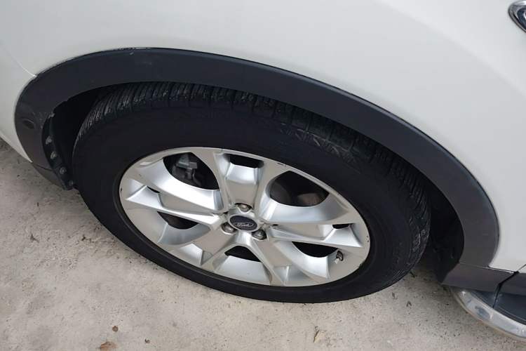 Used Ford Kuga 2013 2.0L GTDi Four-Wheel-Drive Sport Model Left Front Wheel Hub