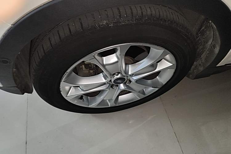 Used Ford Kuga 2013 2.0L GTDi Four-Wheel-Drive Sport Model Left Front Wheel Hub
