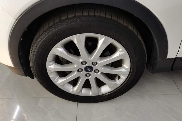 Used Ford Kuga 2013 1.6L GTDi Two-Wheel-Drive Trend Model Left Front Wheel Hub
