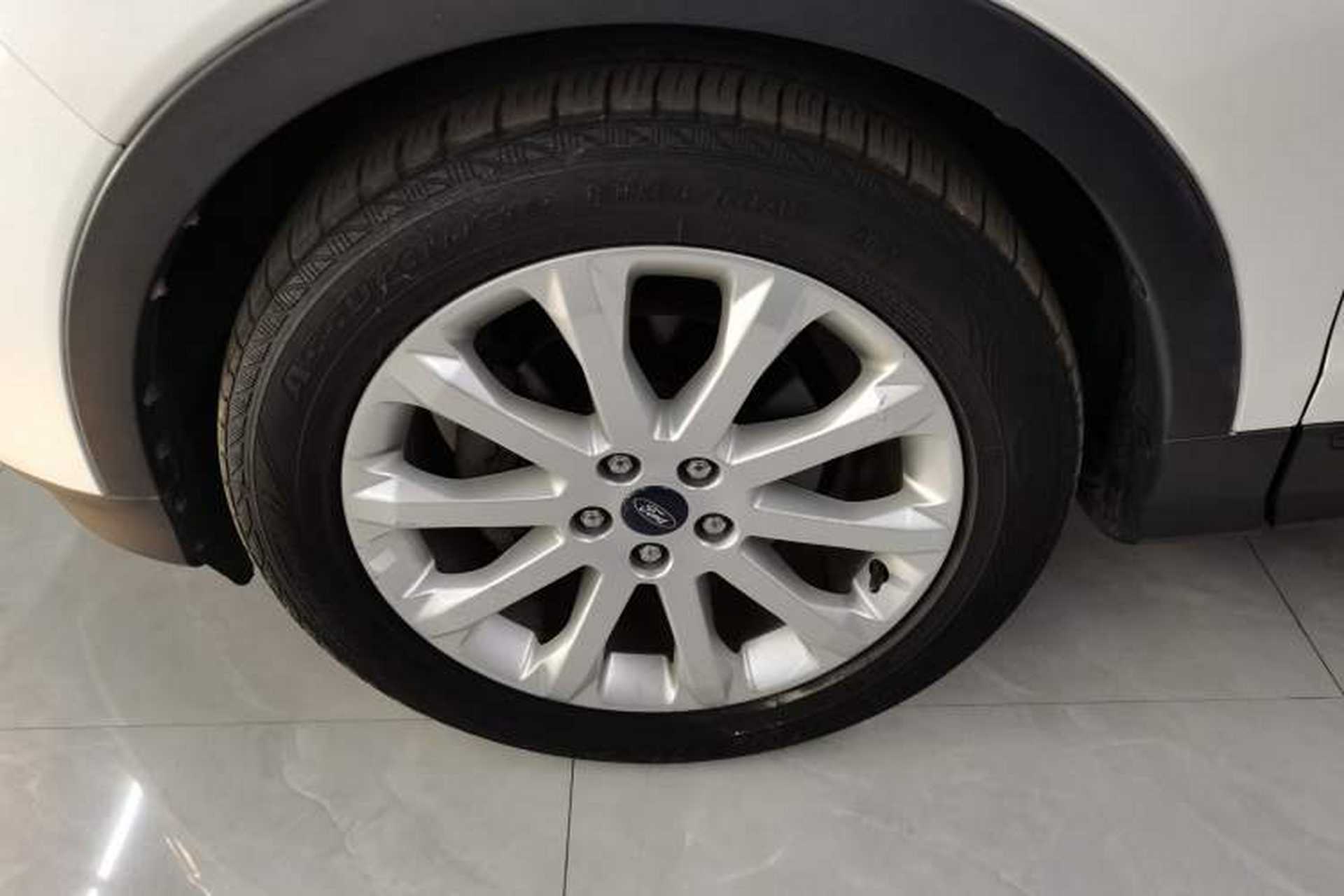 Used Ford Kuga 2013 1.6L GTDi Two-Wheel-Drive Trend Model Left Front Wheel Hub