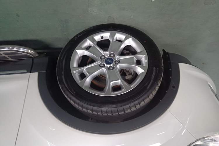 Used Ford Kuga 2013 2.0L GTDi Four-Wheel-Drive Sport Model Left Front Wheel Hub