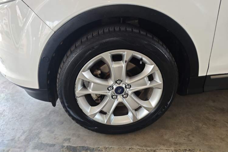 Used Ford Kuga 2013 2.0L GTDi Four-Wheel-Drive Sport Model Left Front Wheel Hub