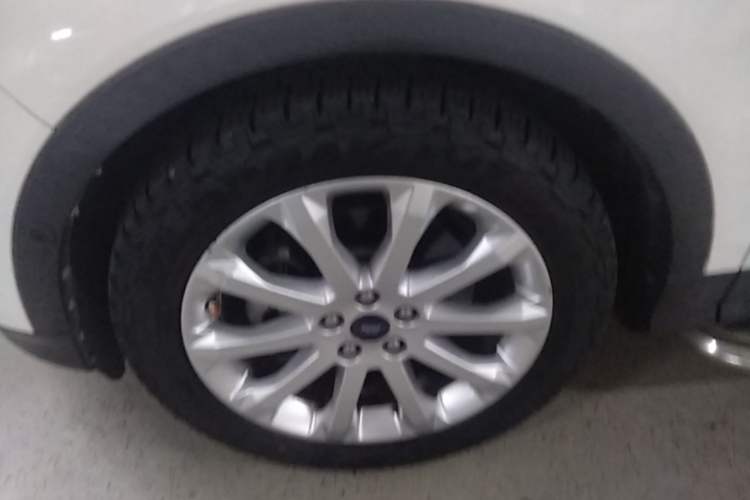 Used Ford Kuga 2013 2.0L GTDi Four-Wheel Drive Premium Model Left Front Wheel Hub