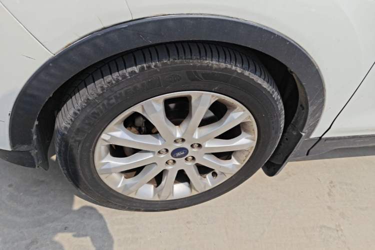 Used Ford Kuga 2013 1.6L GTDi Two-Wheel-Drive Trend Model Left Front Wheel Hub