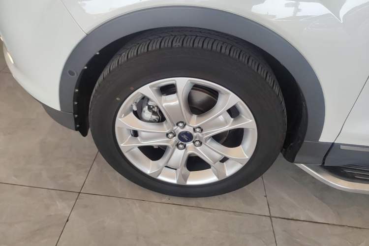 Used Ford Kuga 2013 2.0L GTDi Four-Wheel-Drive Sport Model Left Front Wheel Hub