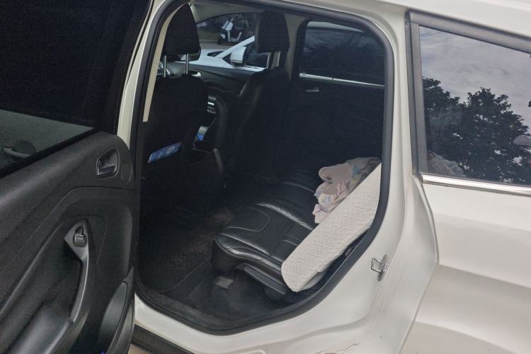 Used Ford Kuga 2013 2.0L GTDi Four-Wheel-Drive Sport Model Left Rear Seat