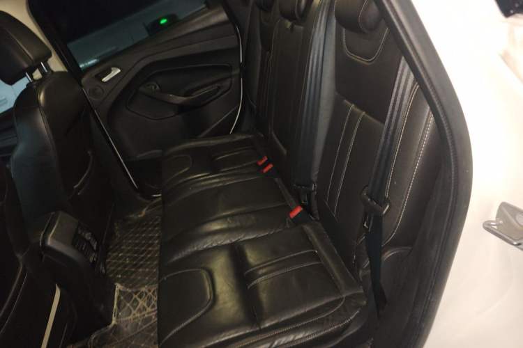 Used Ford Kuga 2013 2.0L GTDi Four-Wheel-Drive Sport Model Left Rear Seat