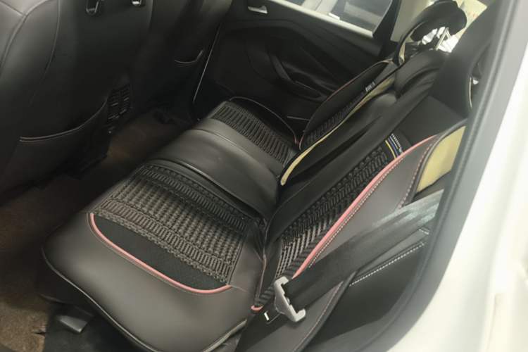 Used Ford Kuga 2013 1.6L GTDi Two-Wheel-Drive Trend Model Left Rear Seat