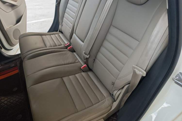 Used Ford Kuga 2013 2.0L GTDi Four-Wheel-Drive Elite Model Left Rear Seat