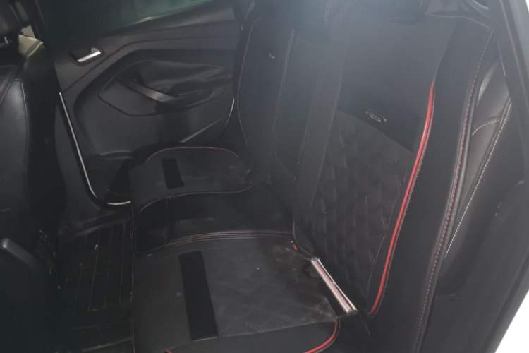 Used Ford Kuga 2013 1.6L GTDi Two-Wheel-Drive Trend Model Left Rear Seat