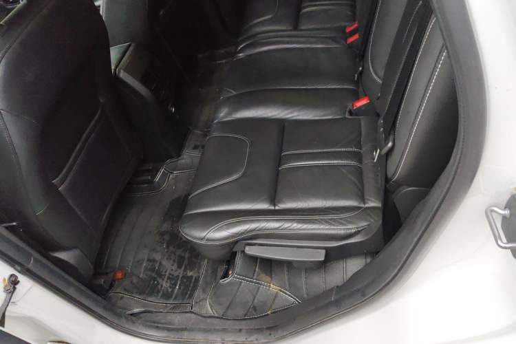 Used Ford Kuga 2013 2.0L GTDi Four-Wheel-Drive Sport Model Left Rear Seat
