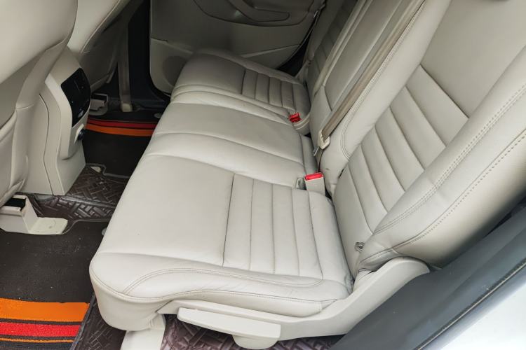 Used Ford Kuga 2013 2.0L GTDi Four-Wheel-Drive Sport Model Left Rear Seat