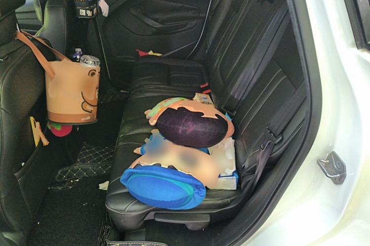Used Ford Kuga 2013 2.0L GTDi Four-Wheel-Drive Sport Model Left Rear Seat