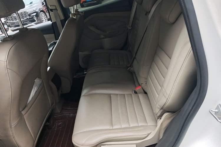Used Ford Kuga 2013 2.0L GTDi Four-Wheel-Drive Sport Model Left Rear Seat