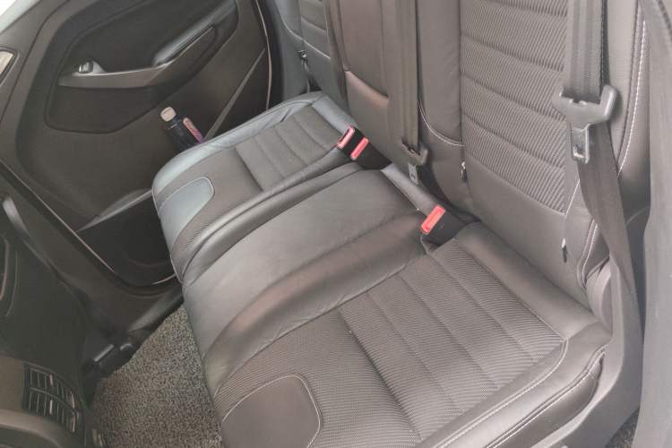 Used Ford Kuga 2013 1.6L GTDi Two-Wheel-Drive Trend Model Left Rear Seat