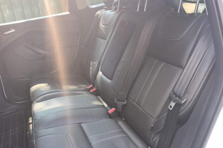 Used Ford Kuga 2013 2.0L GTDi Four-Wheel-Drive Sport Model Left Rear Seat