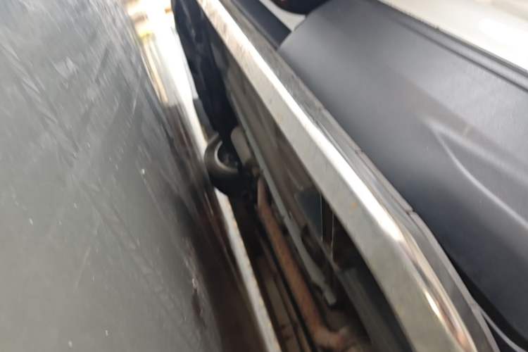 Used Ford Kuga 2013 1.6L GTDi Two-Wheel-Drive Trend Model Left Side Sill