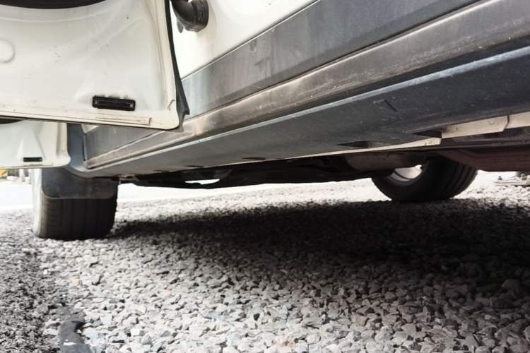 Used Ford Kuga 2013 1.6L GTDi Two-Wheel-Drive Trend Model Left Side Sill
