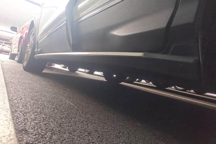 Used Ford Kuga 2013 2.0L GTDi Four-Wheel-Drive Sport Model Left Side Sill