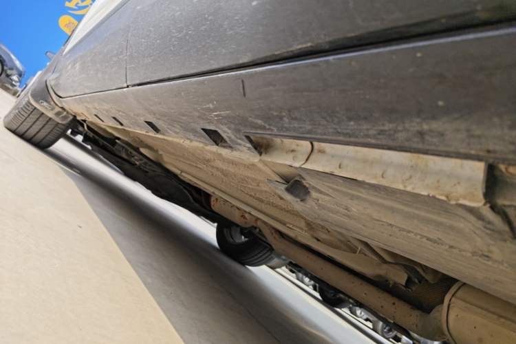 Used Ford Kuga 2013 1.6L GTDi Two-Wheel-Drive Trend Model Left Side Sill