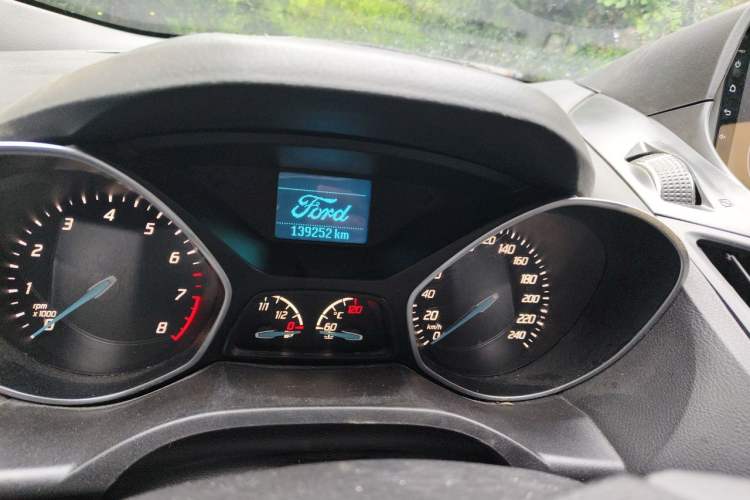 Used Ford Kuga 2013 1.6L GTDi Two-Wheel-Drive Trend Model Odometer Close Up