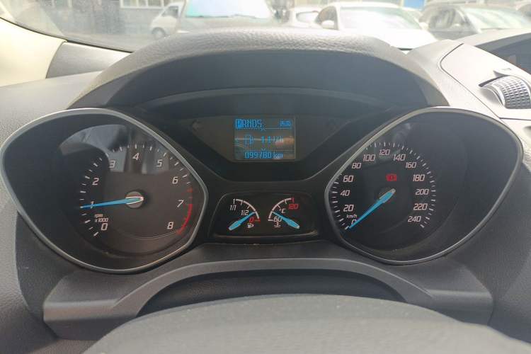 Used Ford Kuga 2013 1.6L GTDi Two-Wheel-Drive Trend Model Odometer Close Up
