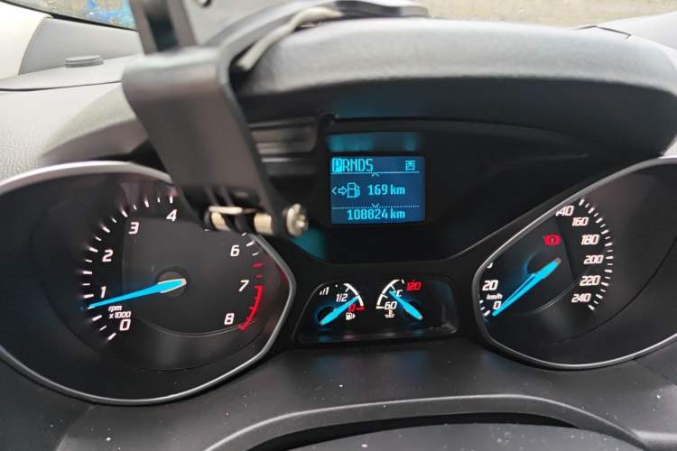 Used Ford Kuga 2013 1.6L GTDi Two-Wheel-Drive Trend Model Odometer Close Up