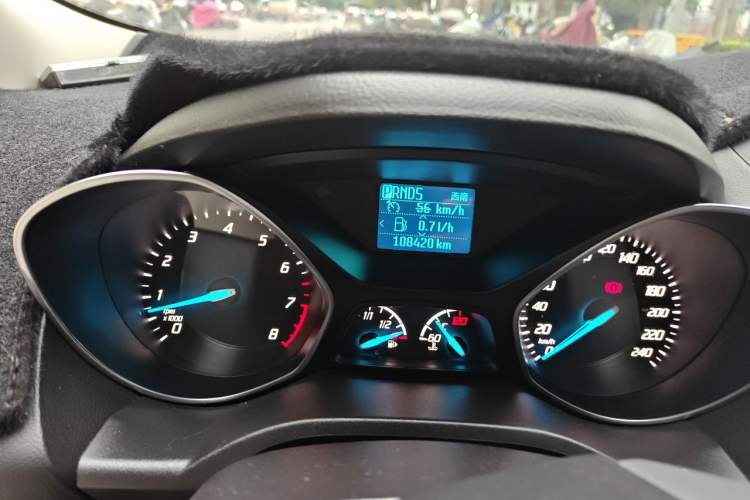 Used Ford Kuga 2013 1.6L GTDi Two-Wheel-Drive Trend Model Odometer Close Up