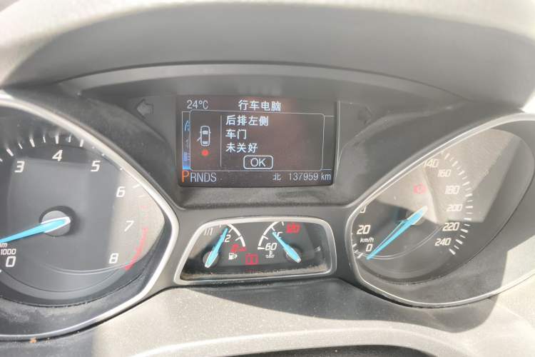 Used Ford Kuga 2013 2.0L GTDi Four-Wheel-Drive Elite Model Odometer Close Up