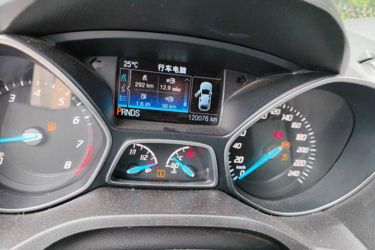 Used Ford Kuga 2013 2.0L GTDi Four-Wheel-Drive Elite Model Odometer Close Up