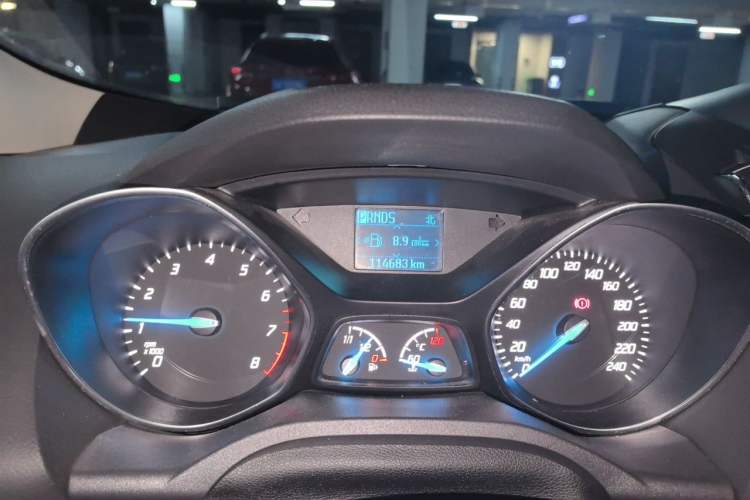 Used Ford Kuga 2013 1.6L GTDi Two-Wheel-Drive Trend Model Odometer Close Up