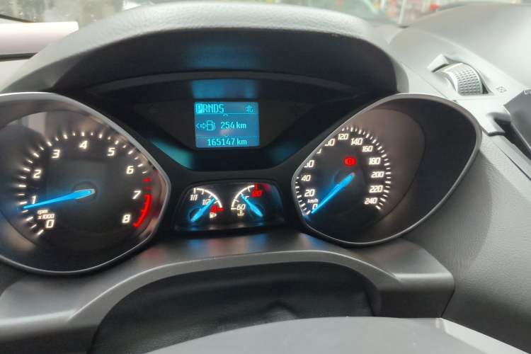 Used Ford Kuga 2013 1.6L GTDi Two-Wheel-Drive Trend Model Odometer Close Up