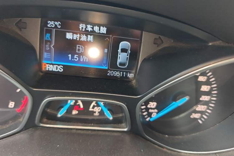 Used Ford Kuga 2013 2.0L GTDi Four-Wheel-Drive Elite Model Odometer Close Up
