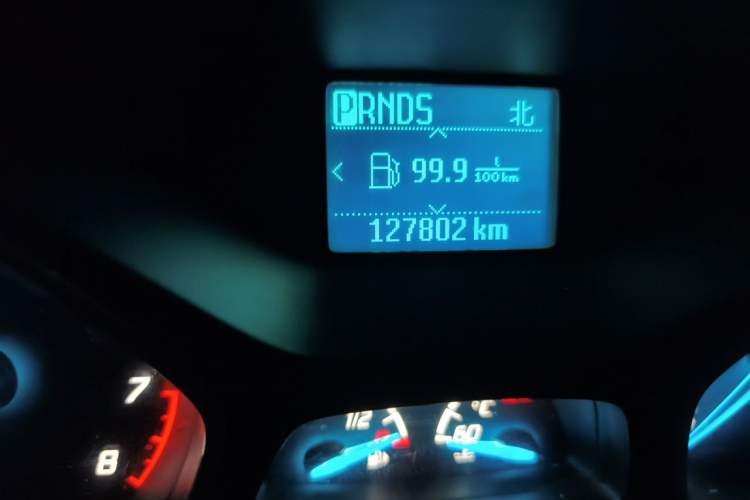 Used Ford Kuga 2013 1.6L GTDi Two-Wheel-Drive Trend Model Odometer Close Up