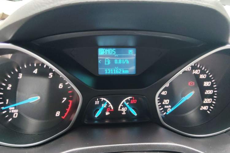 Used Ford Kuga 2013 1.6L GTDi Two-Wheel-Drive Trend Model Odometer Close Up
