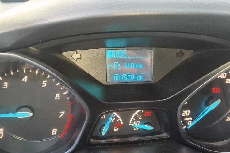 Used Ford Kuga 2013 1.6L GTDi Two-Wheel-Drive Trend Model Odometer Close Up