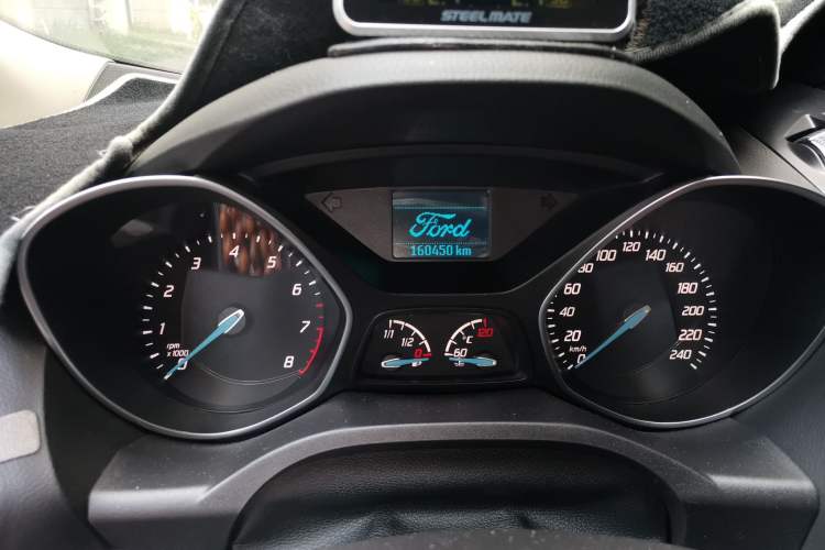 Used Ford Kuga 2013 1.6L GTDi Two-Wheel-Drive Trend Model Odometer Close Up
