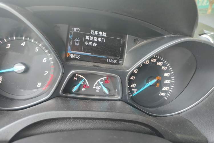 Used Ford Kuga 2013 2.0L GTDi Four-Wheel-Drive Elite Model Odometer Close Up
