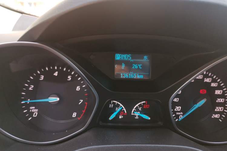 Used Ford Kuga 2013 1.6L GTDi Two-Wheel-Drive Trend Model Odometer Close Up