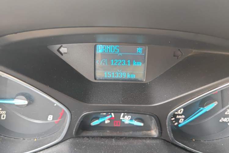 Used Ford Kuga 2013 1.6L GTDi Two-Wheel-Drive Trend Model Odometer Close Up