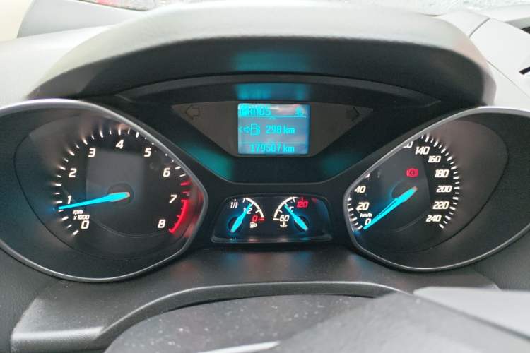 Used Ford Kuga 2013 1.6L GTDi Two-Wheel-Drive Trend Model Odometer Close Up