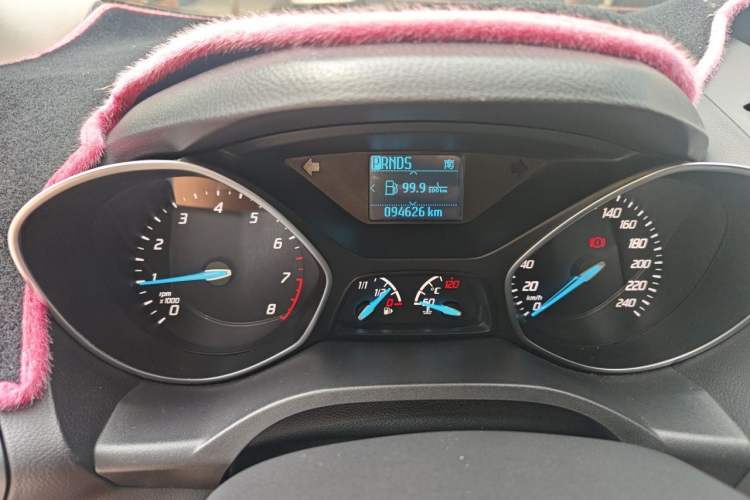 Used Ford Kuga 2013 1.6L GTDi Two-Wheel-Drive Trend Model Odometer Close Up